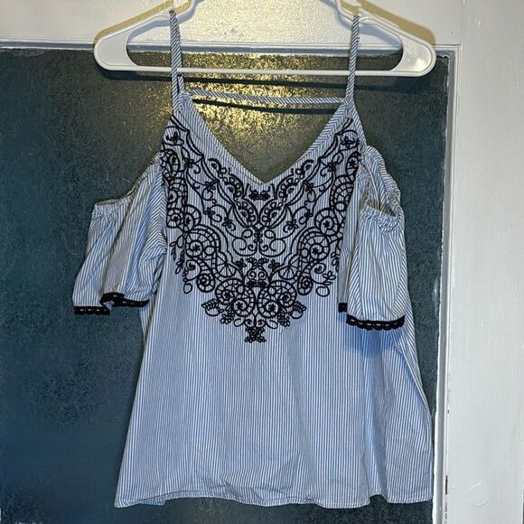 Eyeshadow Women’s Blue and White Embroidered off the shoulder ruffled top size L - Picture 1 of 5